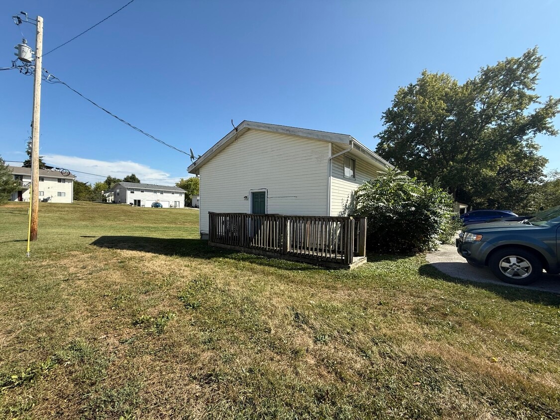 Building Photo - 7216 N Wade School Rd
