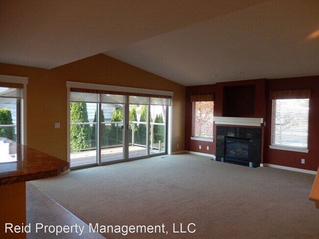 Foto del edificio - 2 br, 2.5 bath House - 213 Apple St