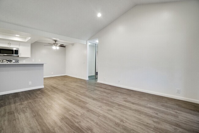 Interior Photo - River Oaks Apartments