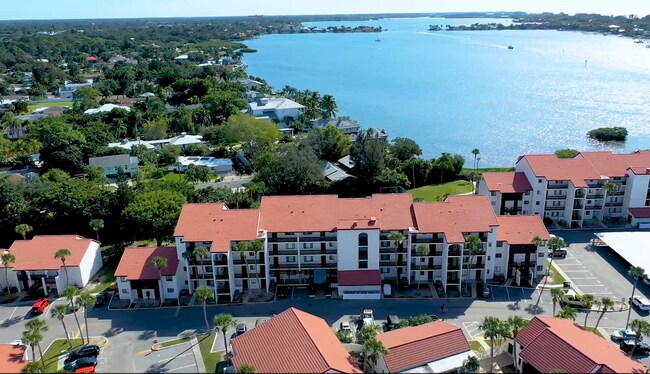 Foto del edificio - 1624 Stickney Point Rd