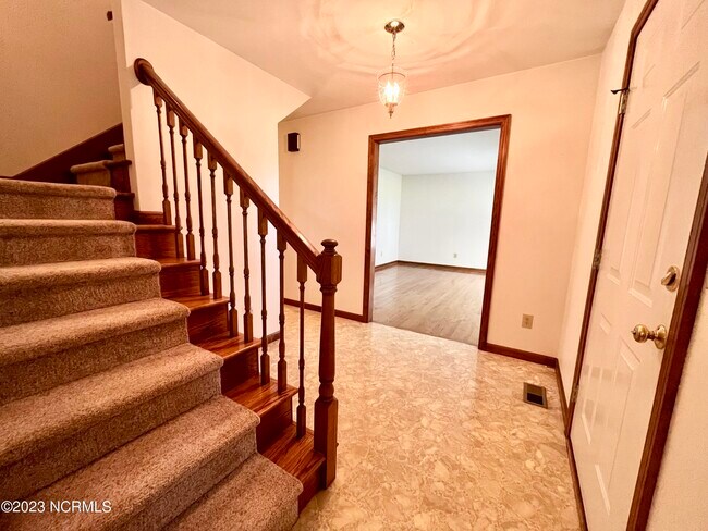Foto del edificio - 106 Sleepy Hollow Rd