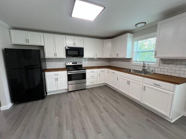 Foto del edificio - Newly Renovated 3 bedroom, 2 bath home in ...