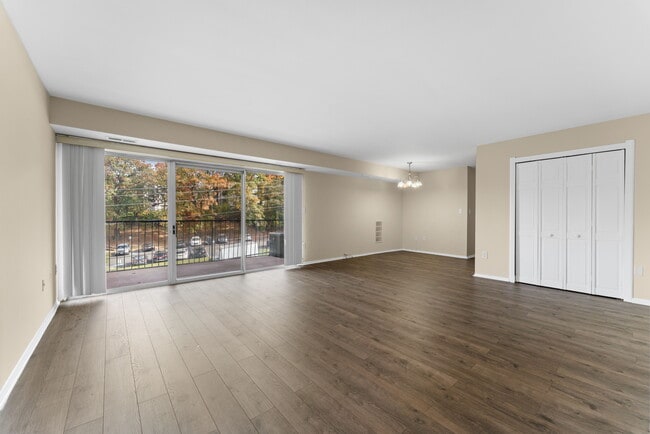 Foto del edificio - 5500 Karen Elaine Dr