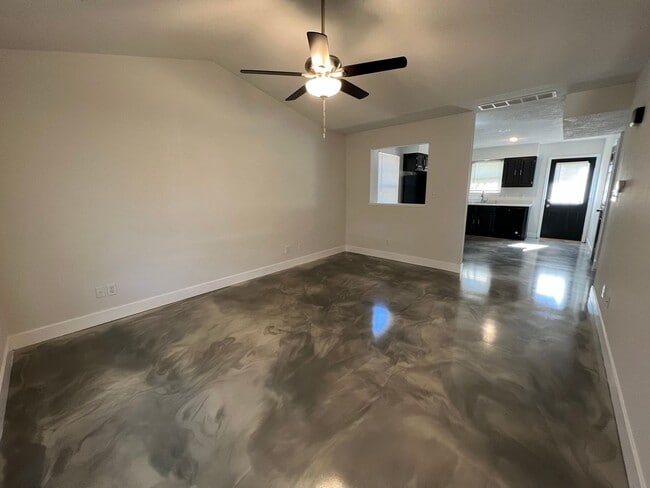 Building Photo - 3616-3618 Pimlico Dr