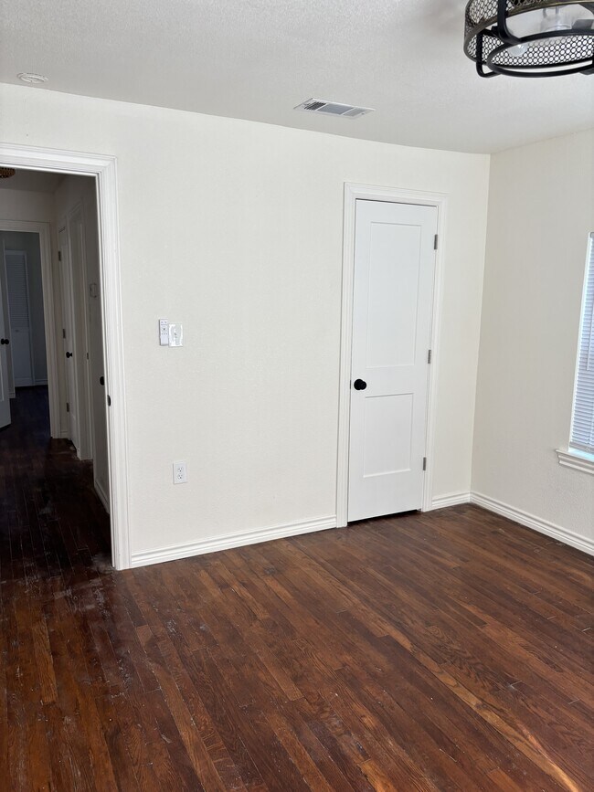 Foto del edificio - 703 N Blair St