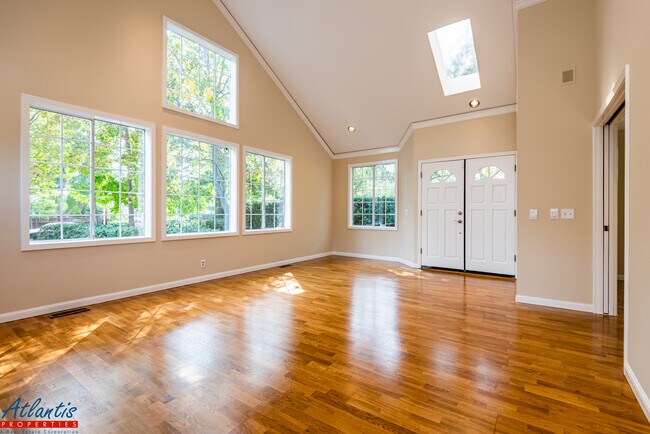Building Photo - 844 Partridge Ave