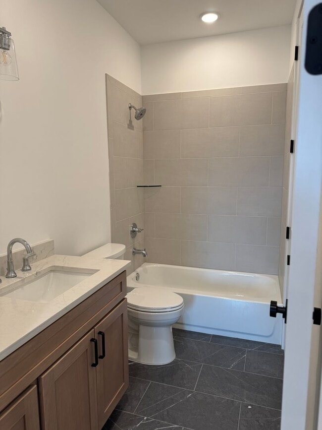 Building Photo - Belmont 1221