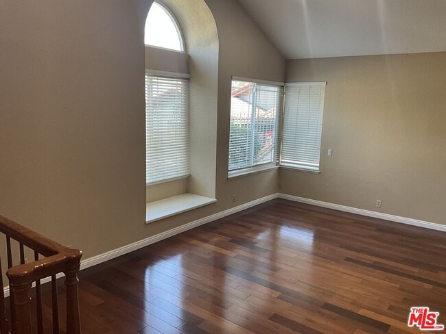 Building Photo - 1100 Promontory Pl