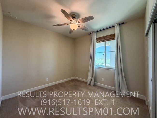 Foto del edificio - Gorgeous Former Model 4 Bed 3 Bath Woodland