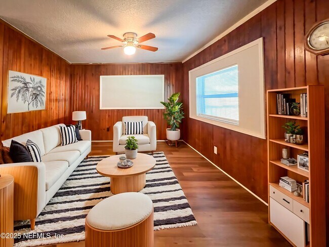 Foto del edificio - 3220 Myra St