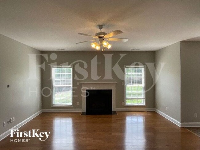 Building Photo - 1610 Lakefield Dr