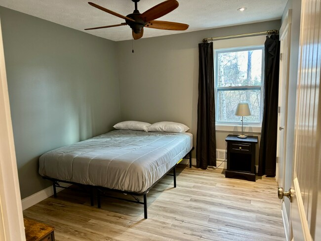 Building Photo - 4990 Turtle Rock Dr