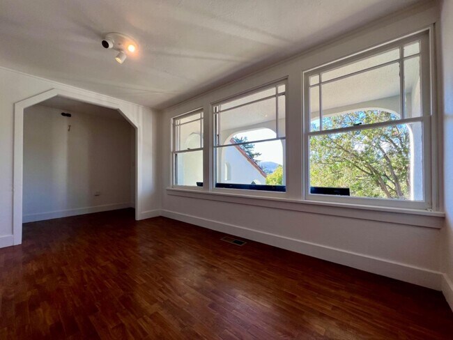 Building Photo - 347 Alvarado St