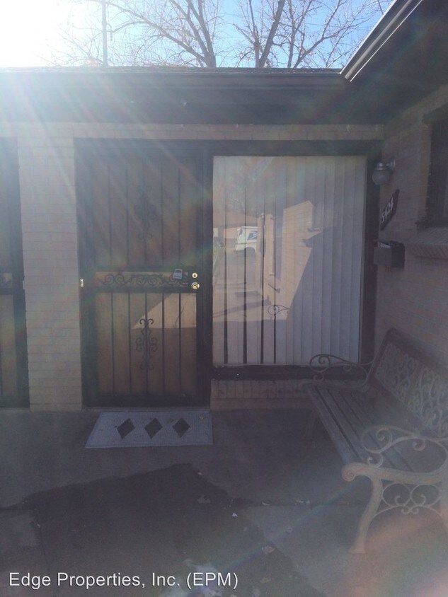 Foto principal - 5420 E Asbury Ave
