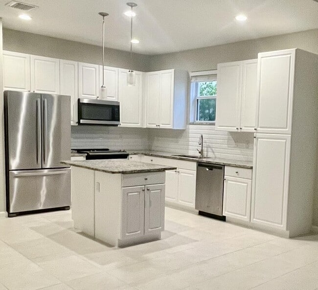 Building Photo - 9457 SW Purple Martin Way