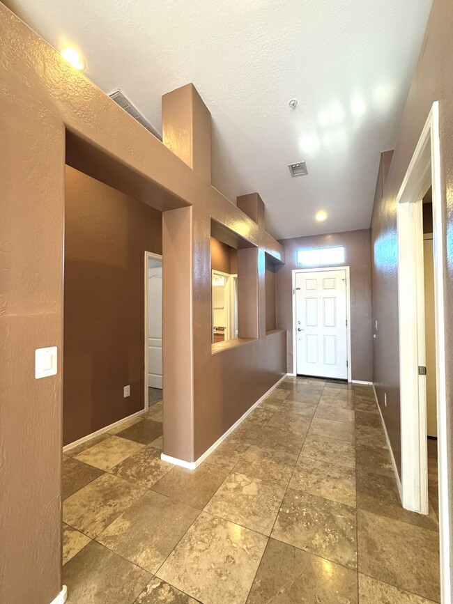 Foto del edificio - 2 BEDROOM PLUS OFFICE/DEN IN MCDOWELL MTN ...