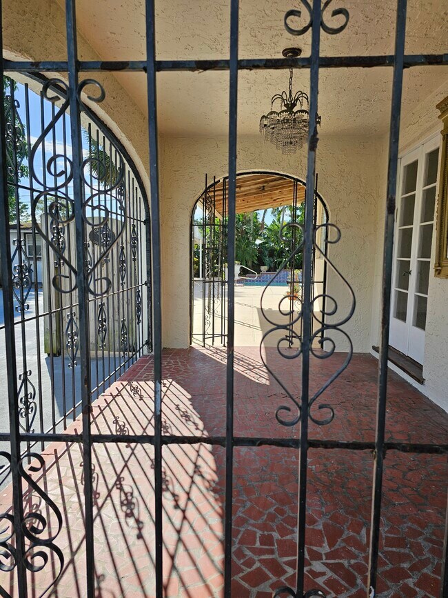 Foto del edificio - 1212 Longwood St