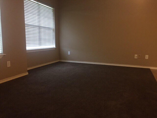 Foto del edificio - 100-102 Elm Creek Dr