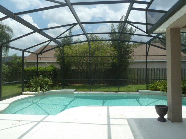 Foto del edificio - RARE FIND!!  WONDERFUL 4/3 POOL HOME IN AL...