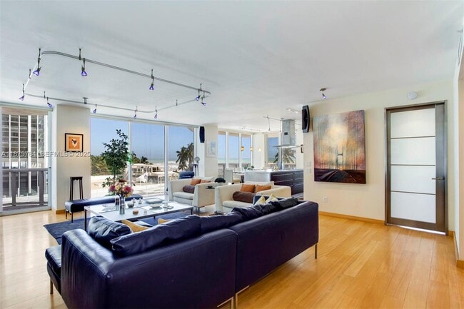 Foto del edificio - 4779 Collins Ave