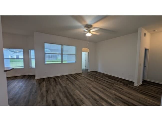 Building Photo - 4 Bedroom, 3 Bath Spacious House in Palm Coast, FL