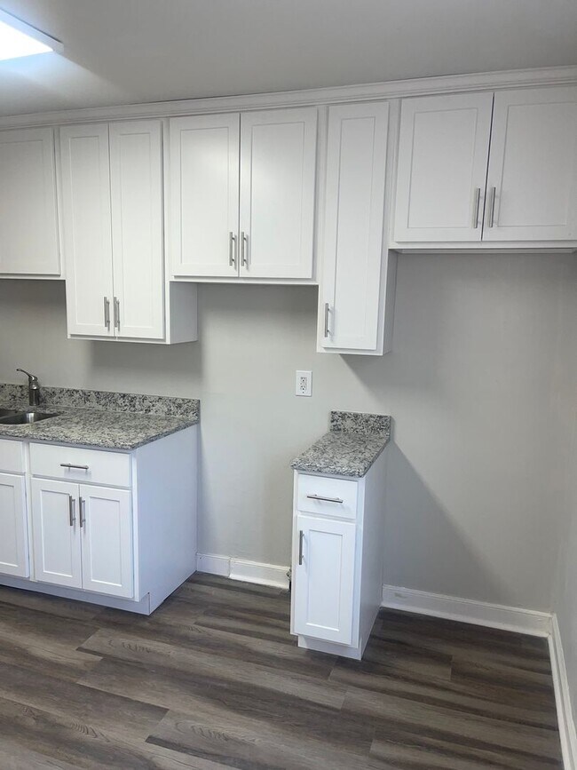 Foto del edificio - 804-806 East Brookland Park Boulevard