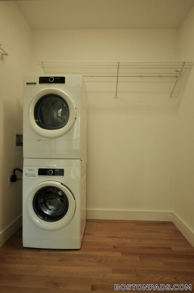 Foto del edificio - 877 Beacon St