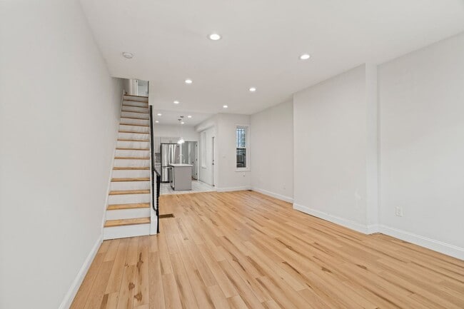 Photo - 1630 Edgley St House