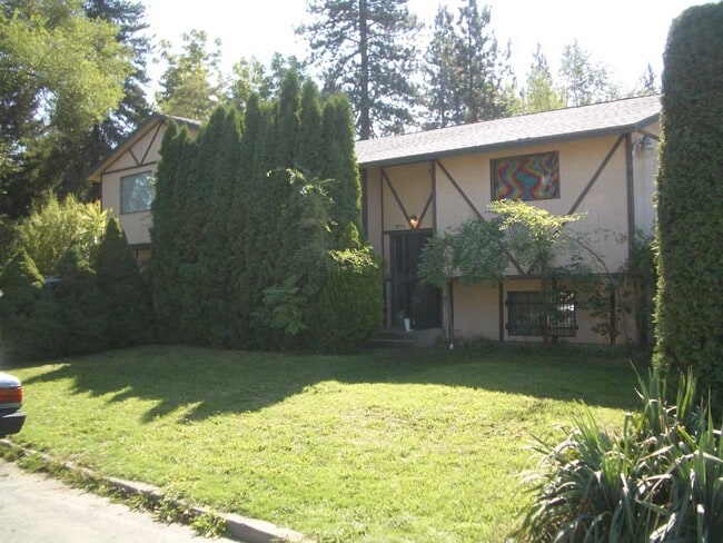 Foto del edificio - 3912 E Hartson Ave