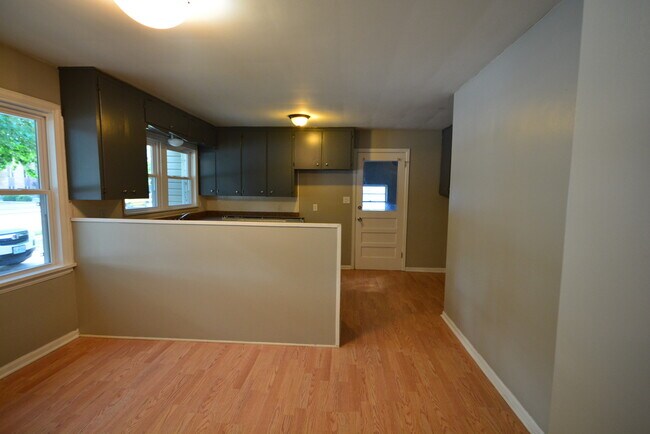 Foto del edificio - Cute 3 bedroom 1 bath across street from Mercy