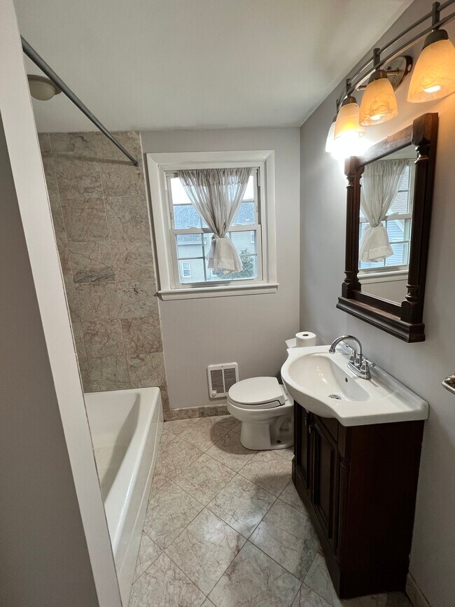 Building Photo - 10 Whiting Way