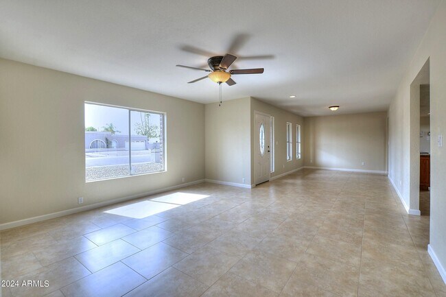Building Photo - 5112 E Charter Oak Rd