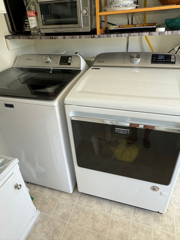 Building Photo - 2105 Huntington Ln