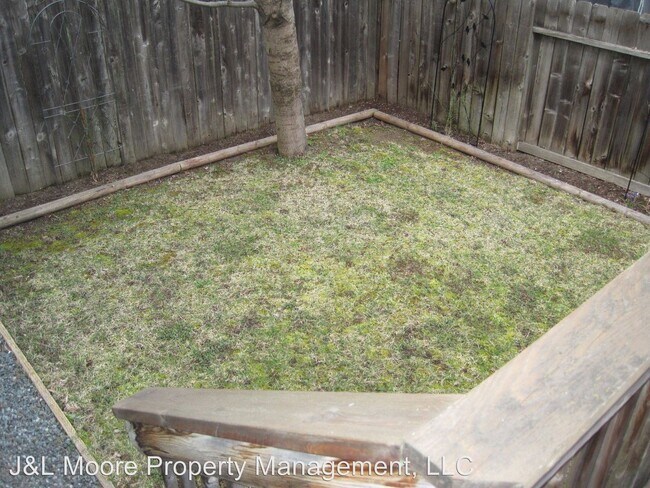 Building Photo - 609 Talent Ave