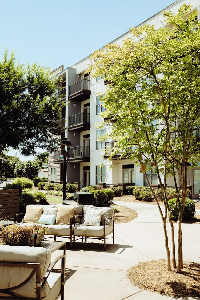 Building Photo - Canalside