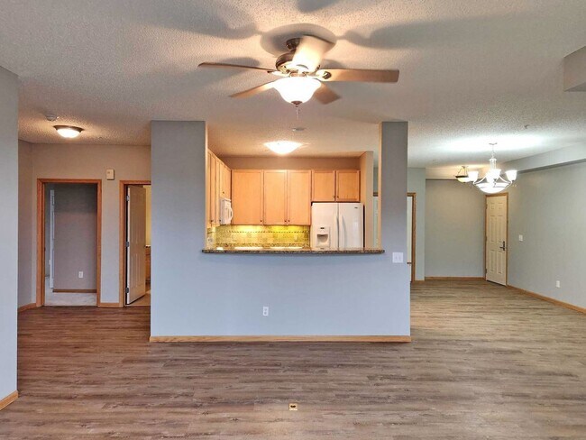 Foto del edificio - rare Demand village by the bay condo for l...