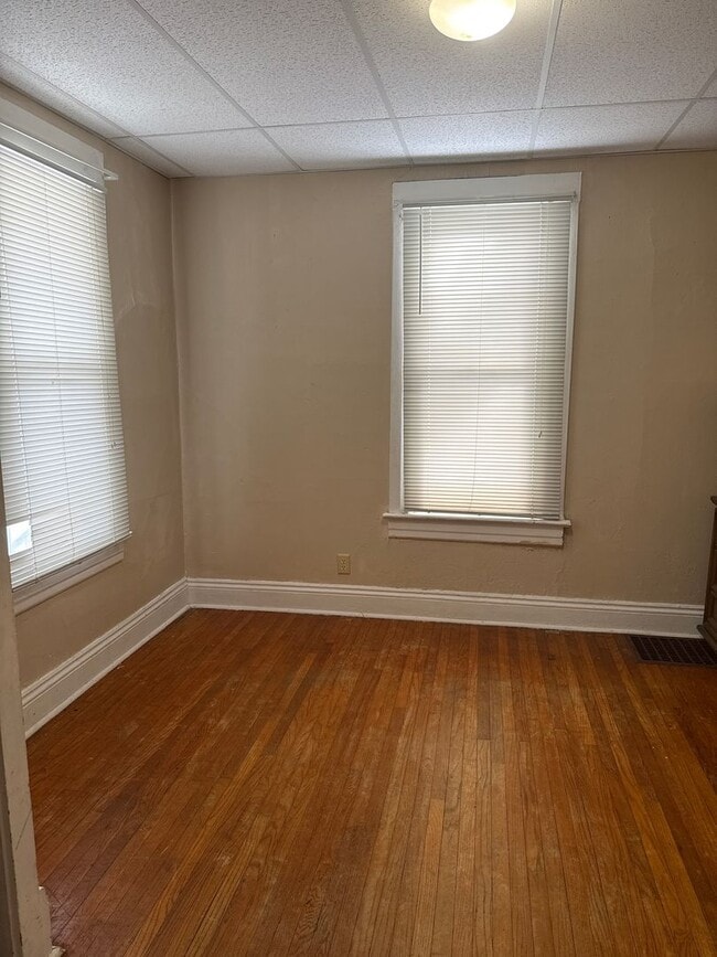 Foto del edificio - 209 N English Ave