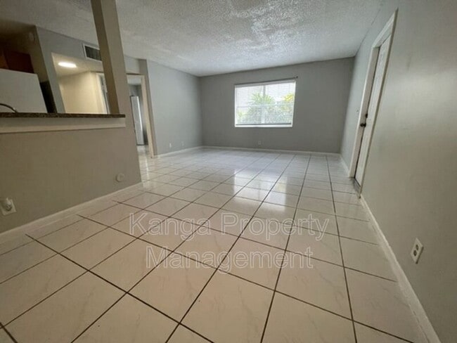 Foto del edificio - 11423 NW 35th St