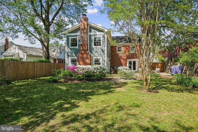 Building Photo - 1812 Brisbane St