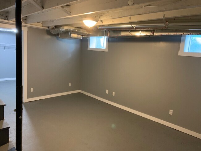 Building Photo - 1509 Nicklin Ave