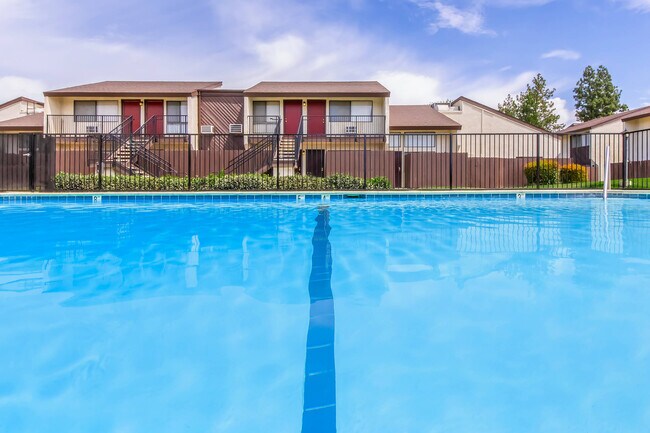 Foto del edificio - Cedarwood Apartments