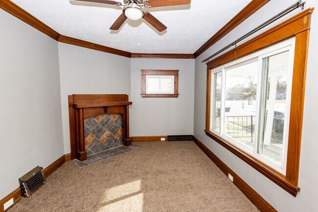 Foto del edificio - 3102 Montclair Ave