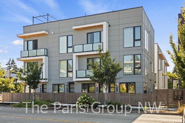Foto del edificio - 8453 Delridge Wy SW