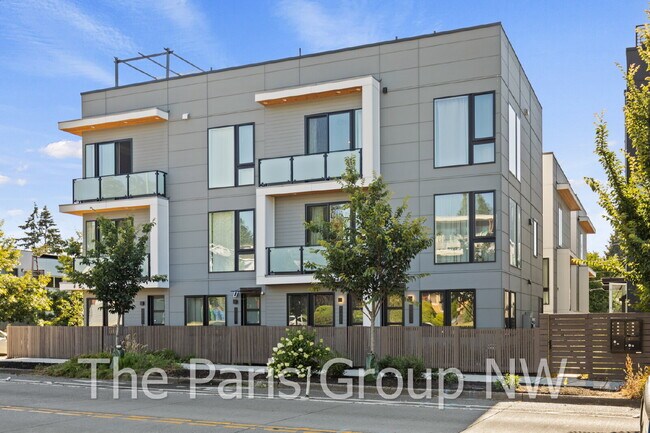 Foto del edificio - Mod Light-Filled 2023 West Seattle TH * Rooftop Deck, A/C & 3 Bedrooms