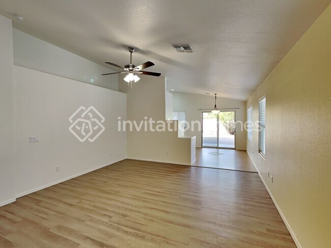 Foto del edificio - 8010 W Joedad Terrace