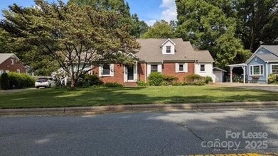 Building Photo - 1507 Woodland Dr