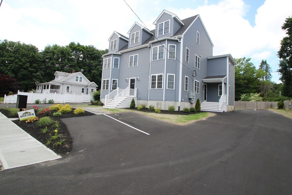 Primary Photo - 316 Commercial St