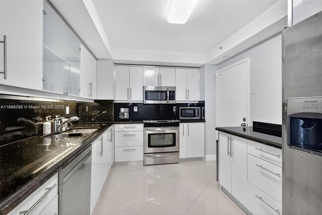 Building Photo - 9511 Collins Ave