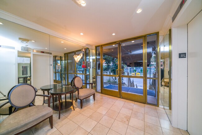 Vestíbulo - 10747 Wilshire Blvd