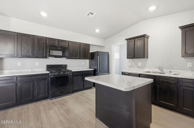 Foto del edificio - 14561 Desert Poppy Ct